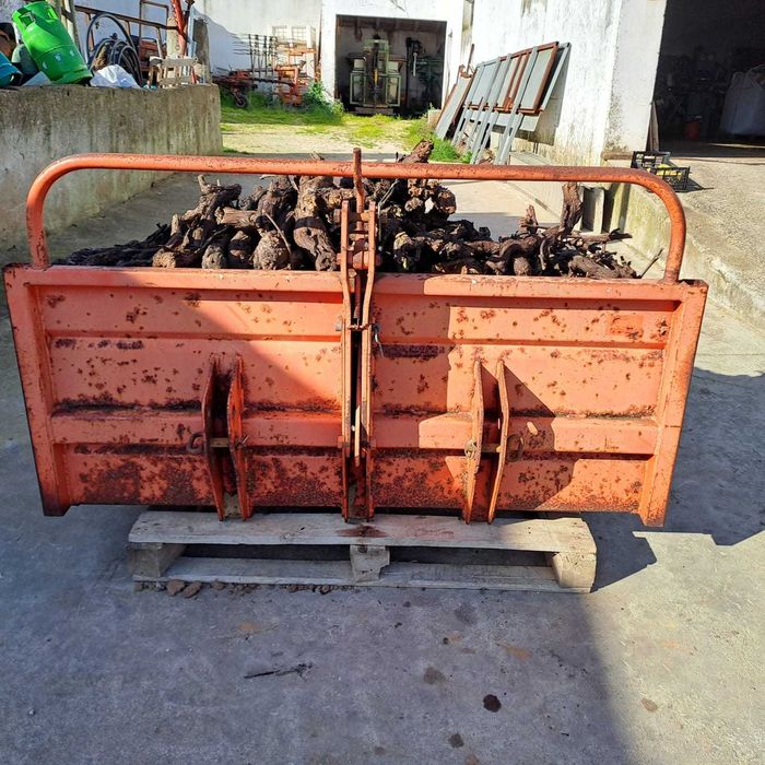 Equipamentos/ alfaias para trator agrícola