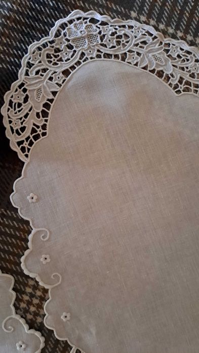 Naperons (3) em linho "Bordado Manual da Lixa"