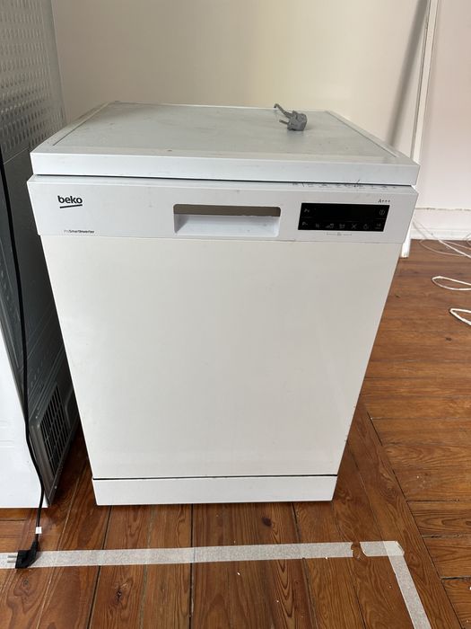 Máquina de lavar loiça Beko DFN28432W