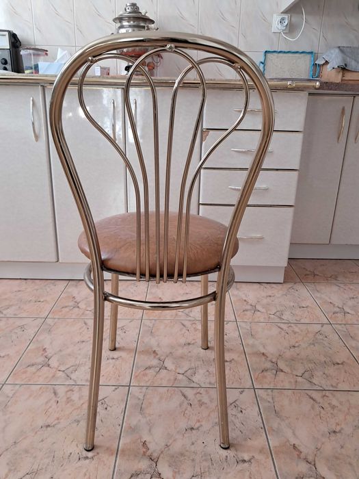 Stół kuchenny i krzesła