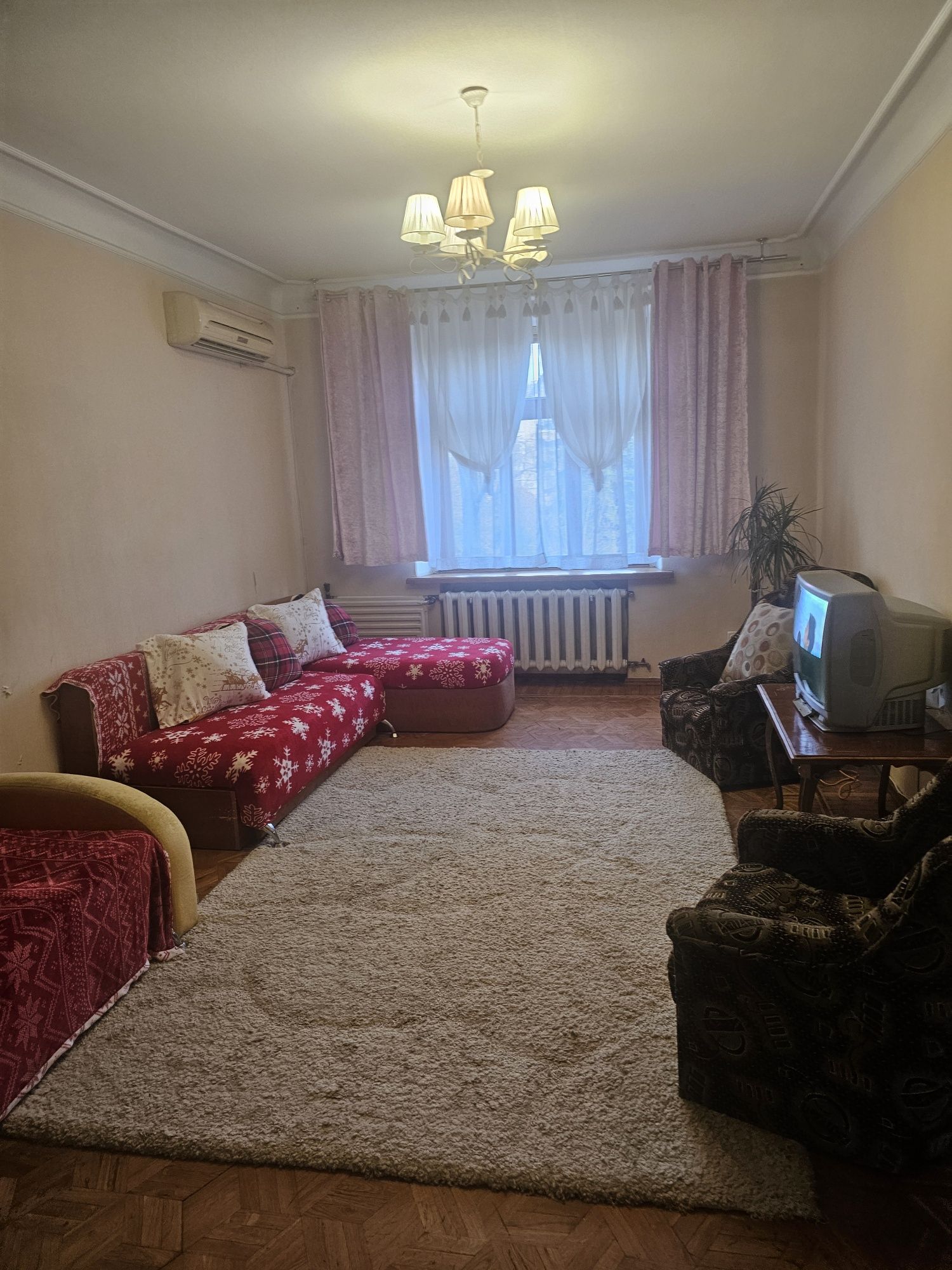 СДАМ ПОСУТОЧНО2к.в центре в парке Бабаева