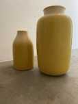 Conjunto jarras amarelas