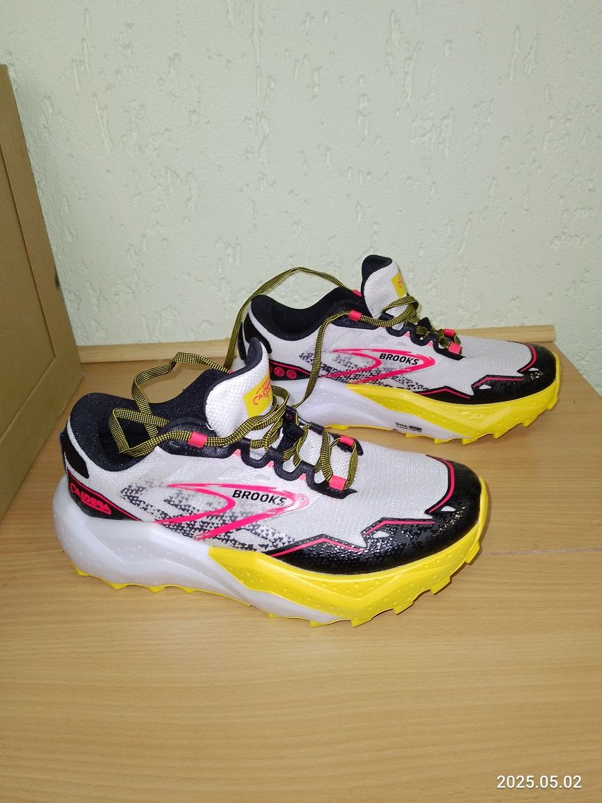 Кросівки жіночі Brooks Caldera 7 Trail Running Shoes White 120404-1B09