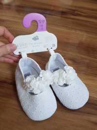 Białe eleganckie Buciki niemowlęce dla dziecka 12-18 miesięcy 20-21