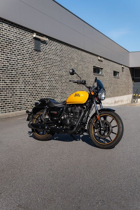 Royal Enfield Meteor 350 Fireball Yellow