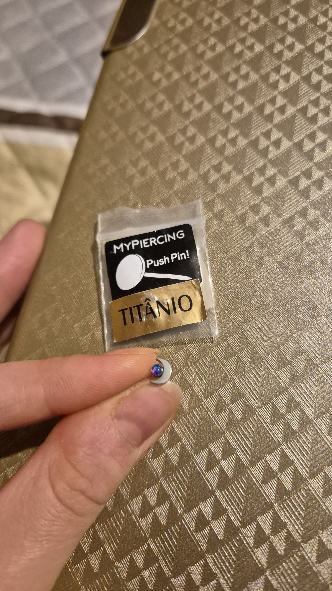 Piercing em titânio
