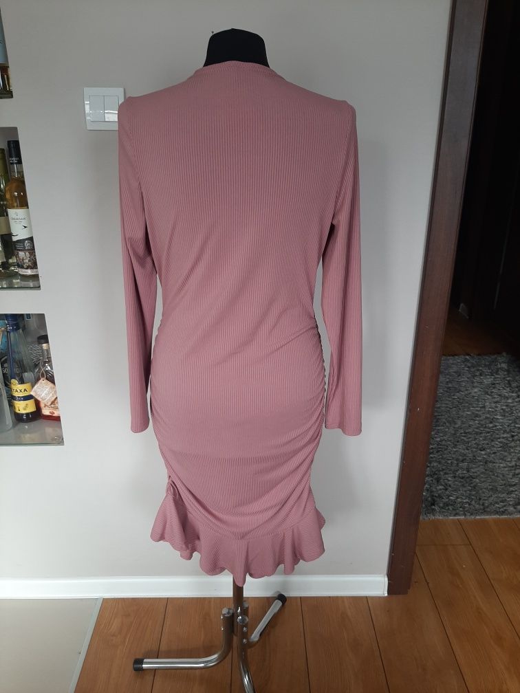 Sukienka prążkowana midi ze ściągaczami po bokach shein curve