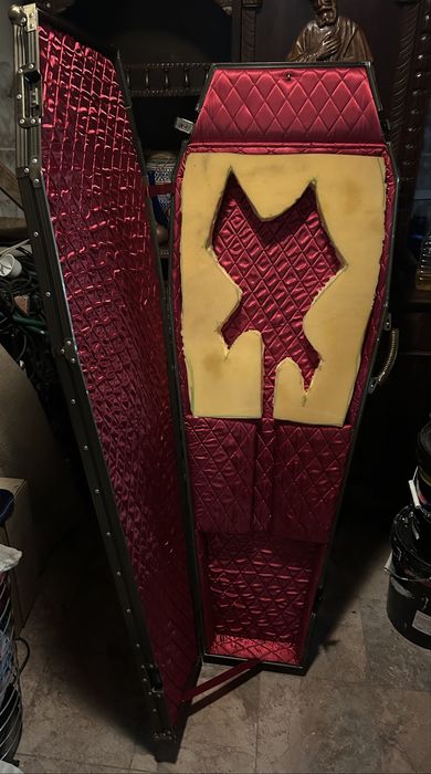 Casket by Warwick Coffin Case de baixo.