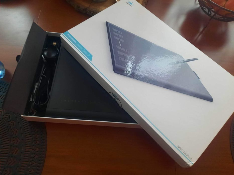 Profesjonalny tablet graficzny HUION 1060 PLUS