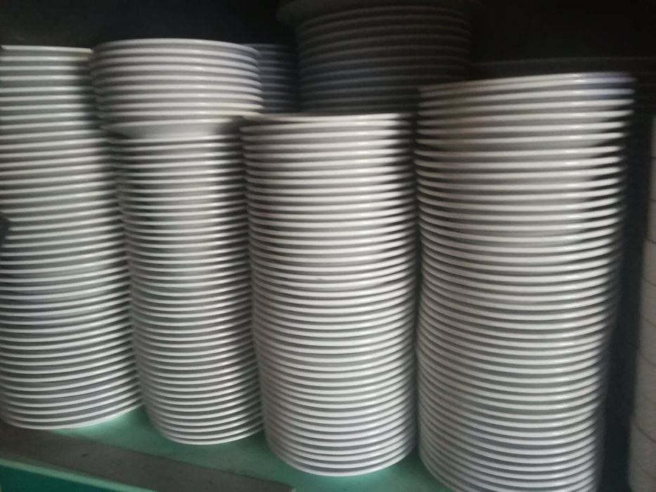 Pratos de sobremesa , porcelana