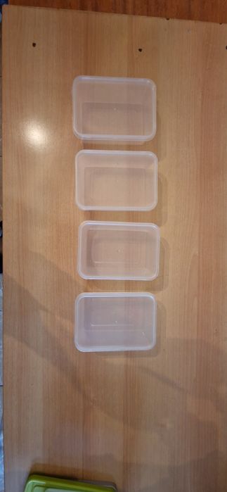 4 Tupperwares com tampa
