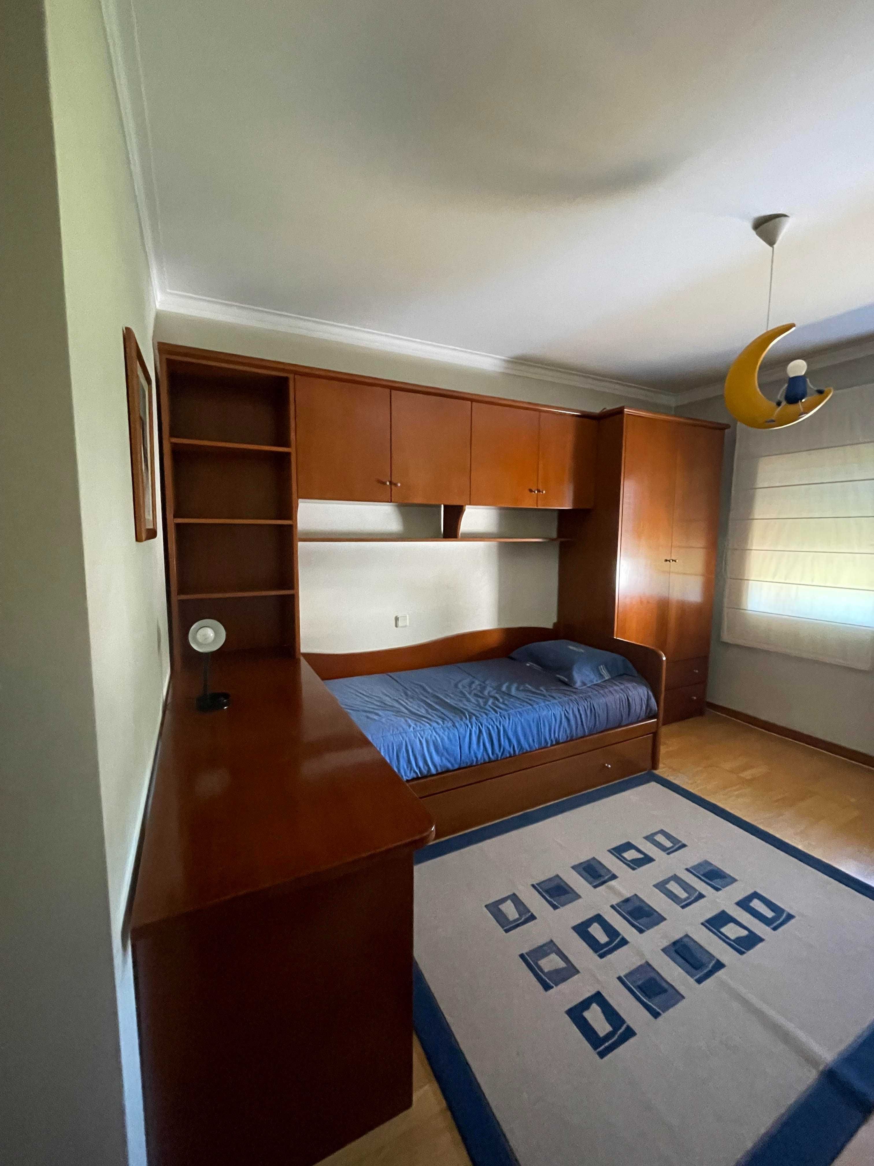 Estudio/Mobília para Quarto Completa - Madeira Maciça de Cerejeira