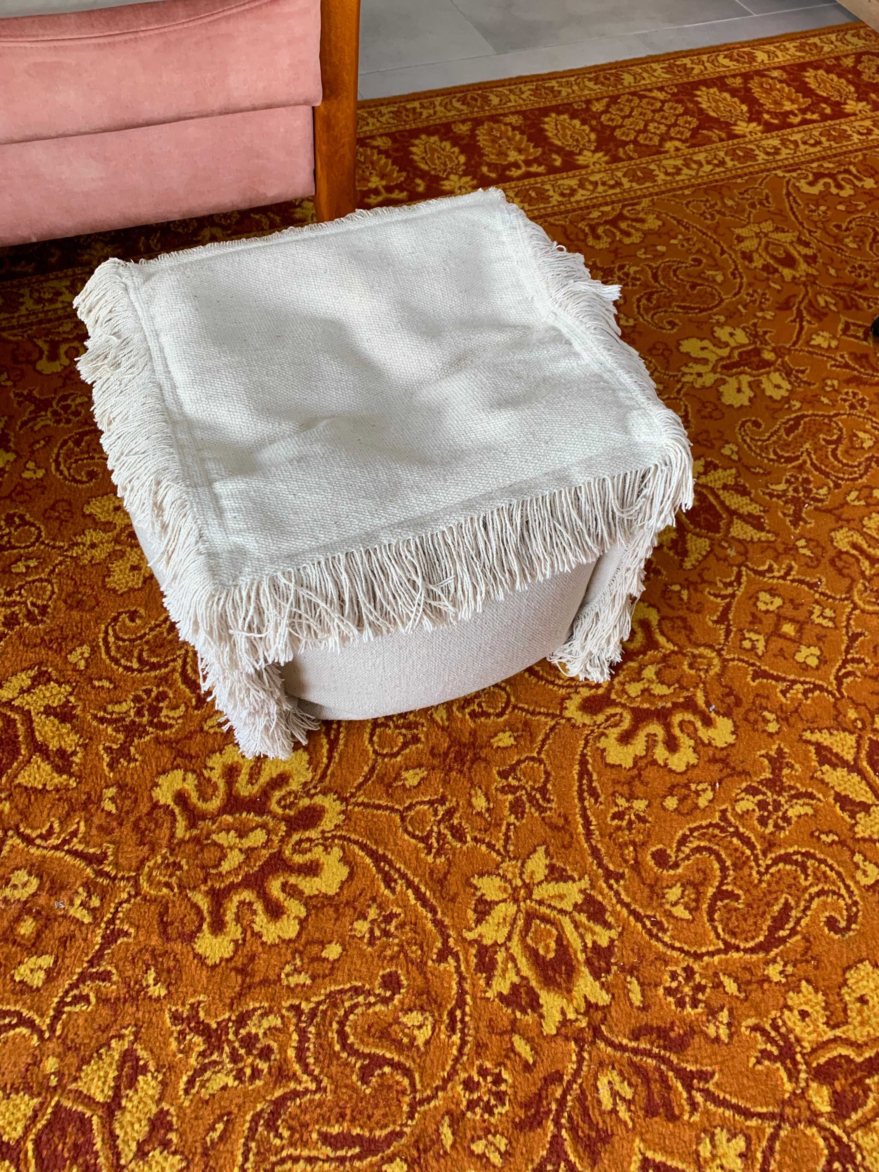 Podnóżek, sześcian z frędzlami, pufa, siedzenie