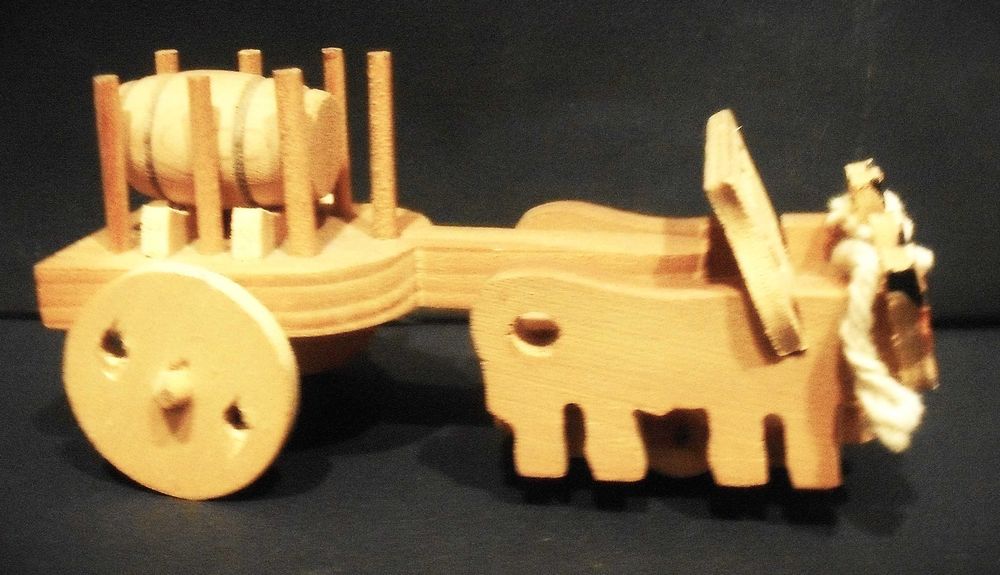 Antigo carro de bois em madeira ORIGINAL - anos 60 em miniatura