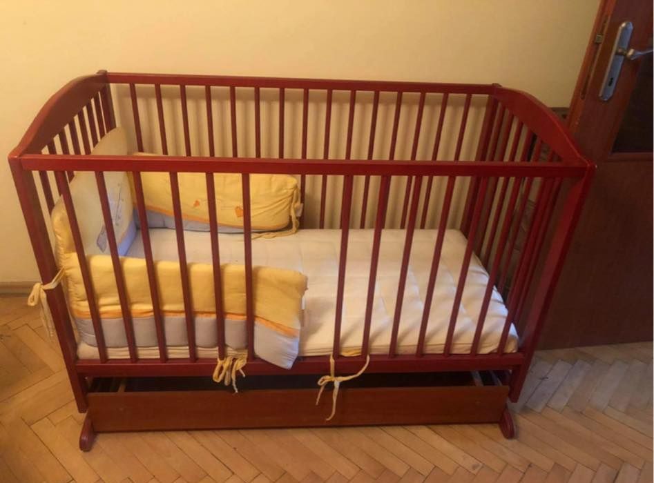 Łóżeczko dziecięce drewniane bujane