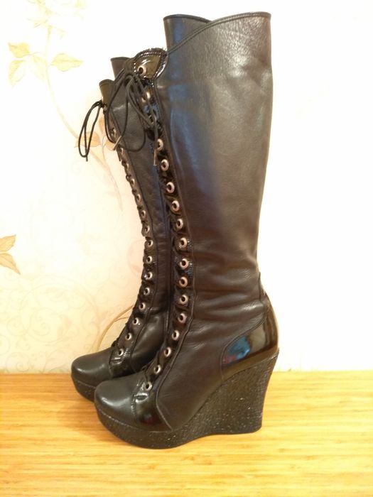 Сапоги кожаные на платформе.