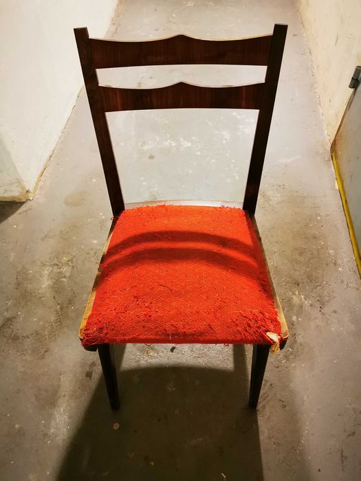Krzesło PRL z lat 80 tych z polskiej fabryki mebli