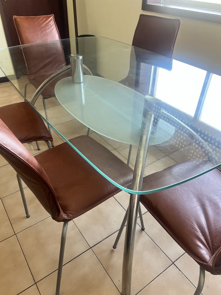 Mesa de jantar de vidro