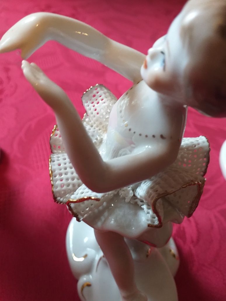 Trzy baletnice z porcelany