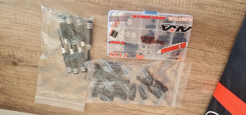 Carro X RAY XB4 2017