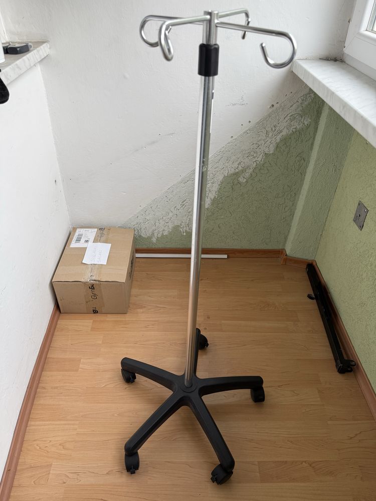 Wieszak do kroplówek