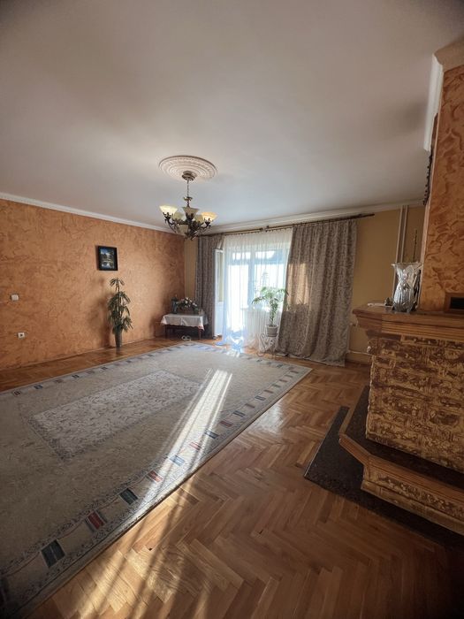 Продається двоповерховий будинок