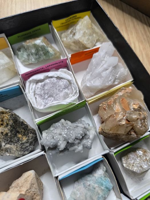 Conjunto de 19 minerais