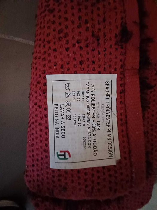 2 Carpetes sala cor vermelha