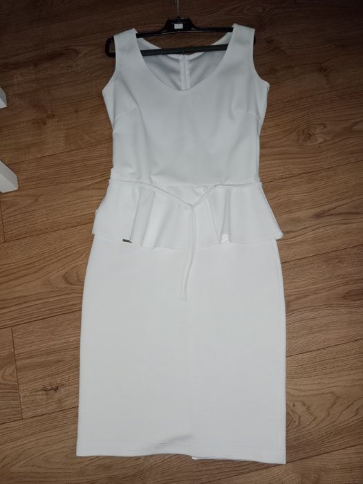 Sukienka dopasowana z baskinką sexi r.36/38