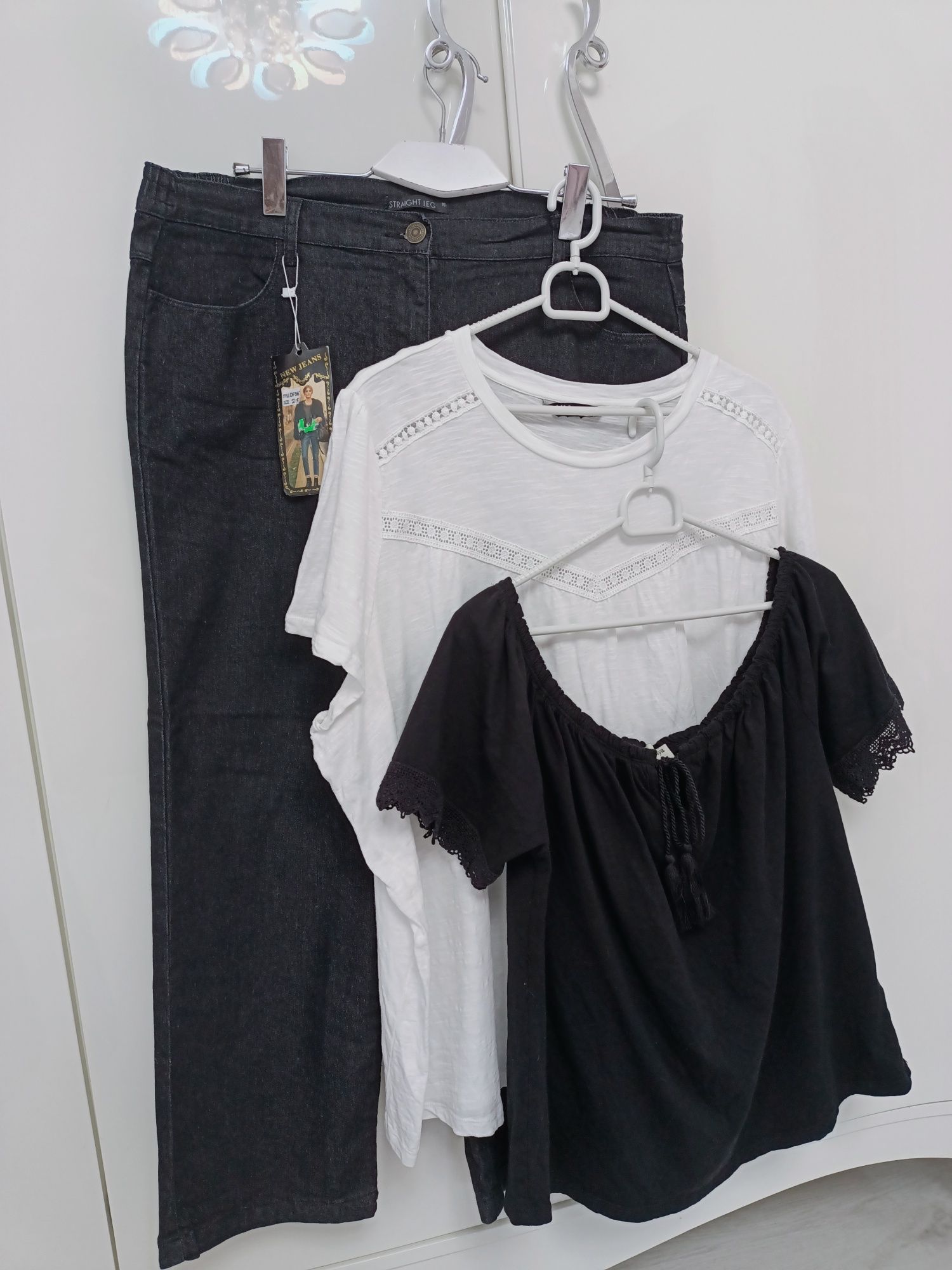 НОВІ 52 р джинси стрейч чорні сірі футболка вишита шиття брюки штани