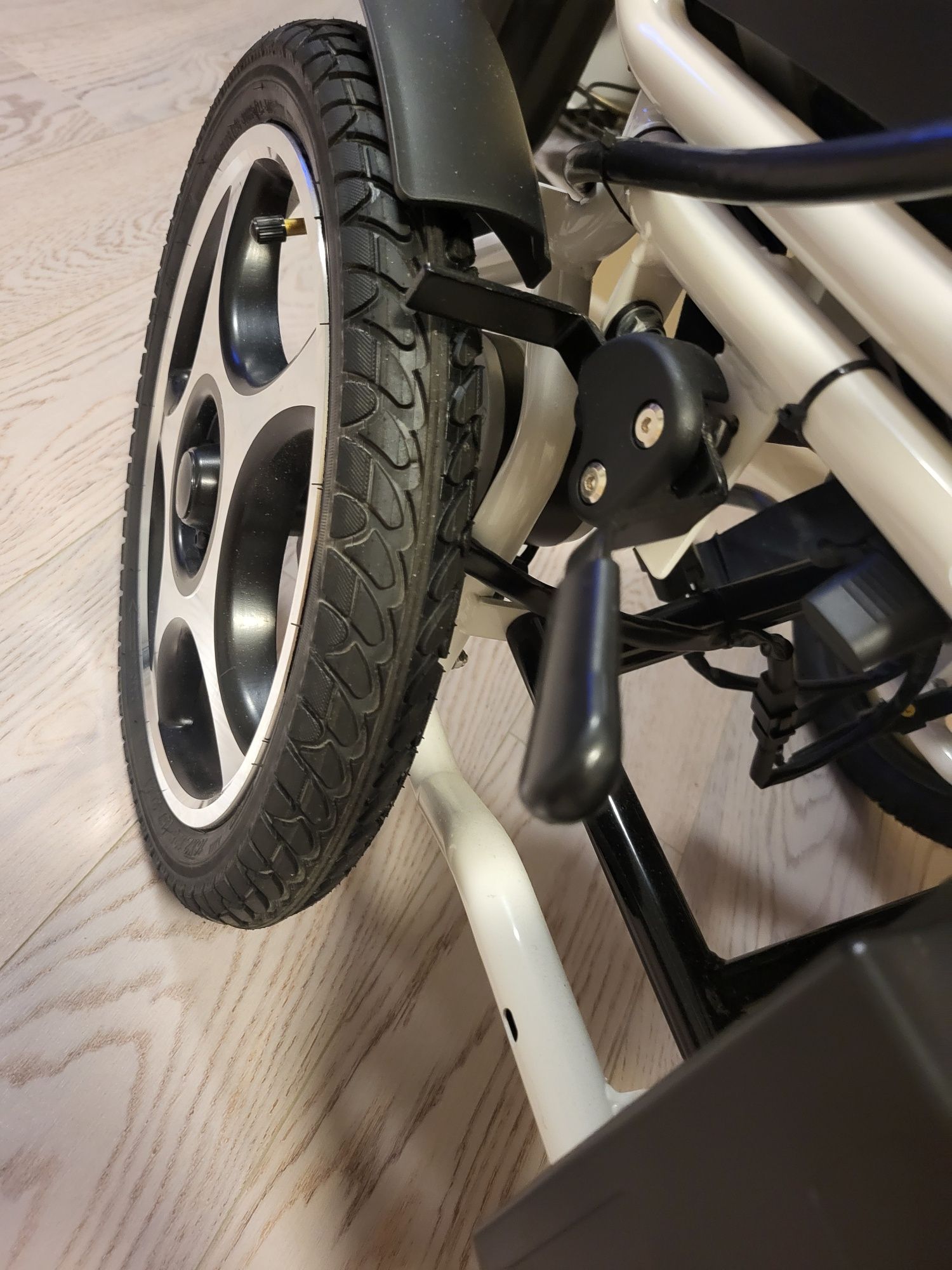 Wózek elektryczny Antar Ar52304