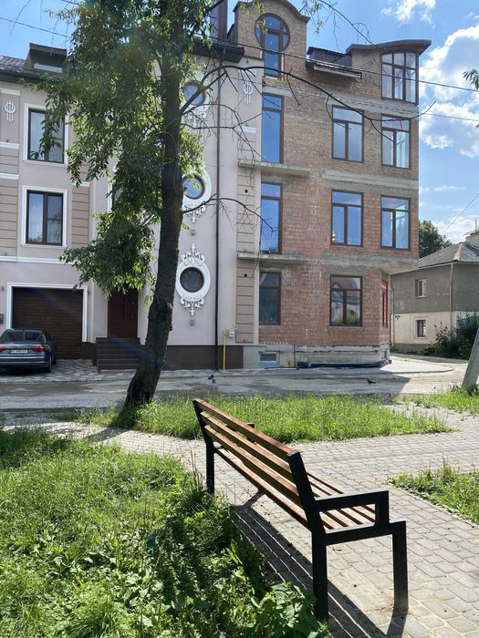 Продається житловий будинок у місті Броди