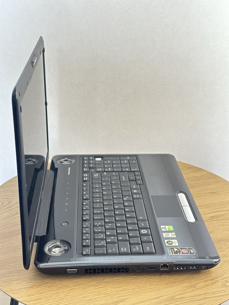 Ноутбук Toshiba Satellite P300 17″ Turion X2 / 1GB RAM /HDD