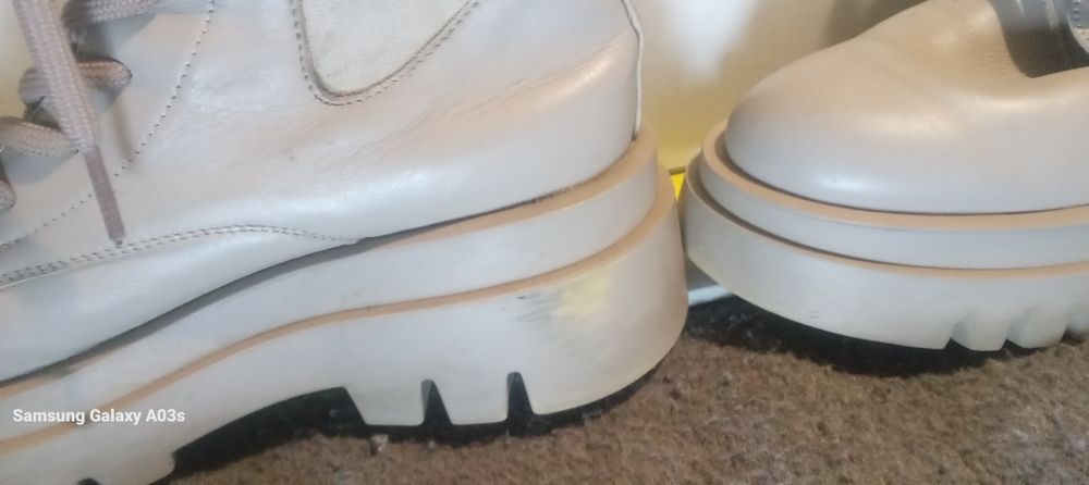 Жіночи ботинки бежевого кольору