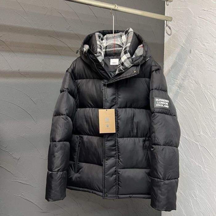 Куртка-безрукавка чорна burberry зимова зимова