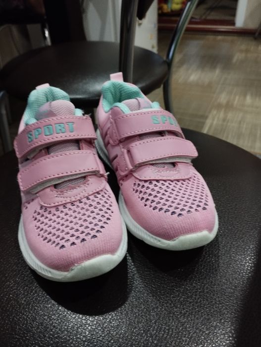 Детские кроссовки