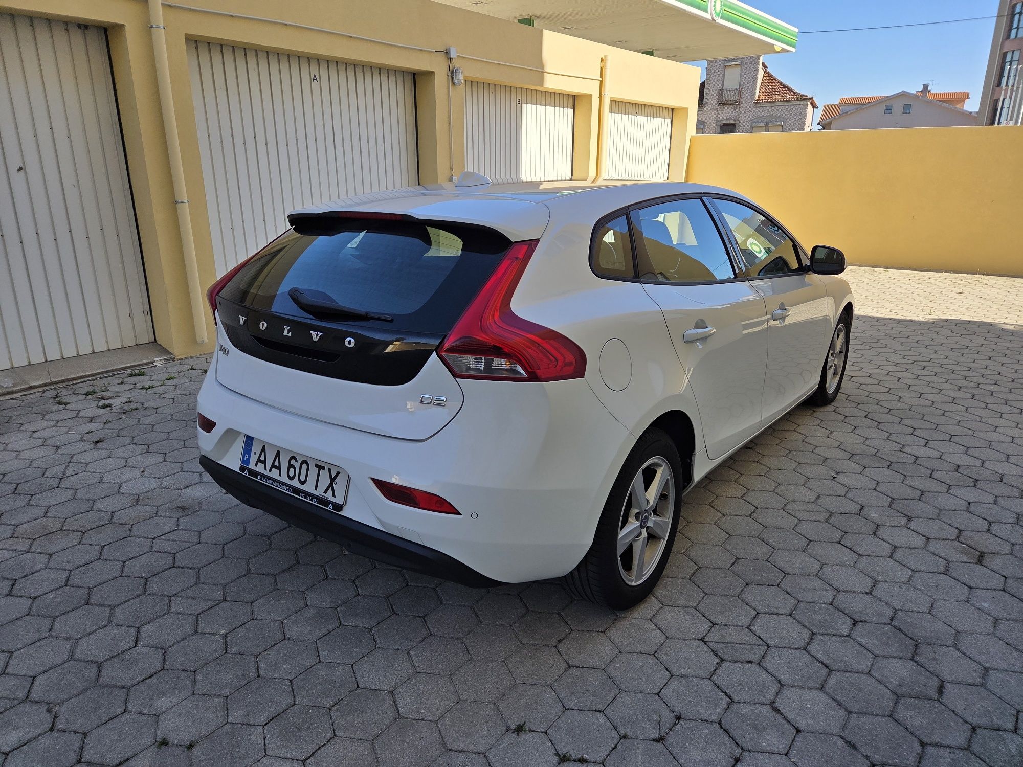 Volvo V40 D2 2014 com 181900Km