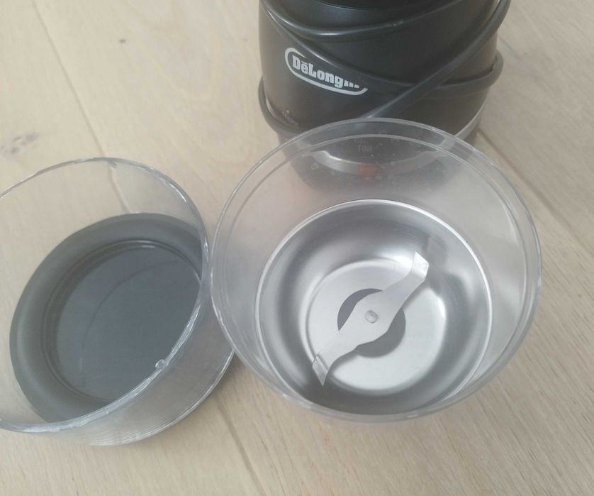 Młynek do kawy DeLonghi KG 49