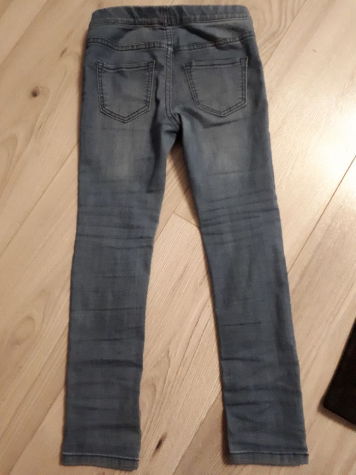 2 szt. spodni/legginsów firmy m.in. H&M w rozmiarach 104, 110 i 122cm