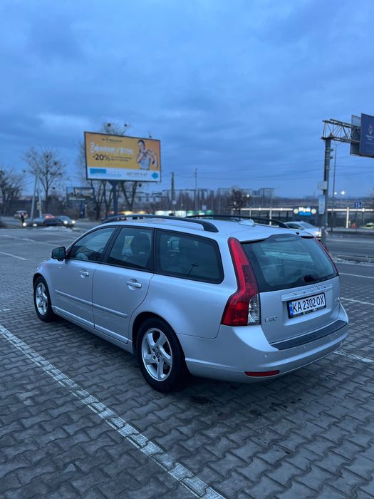 Авто Вольво в50.