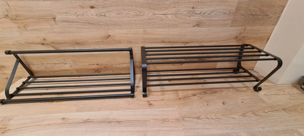 полка для головных уборов и галошница для обуви.