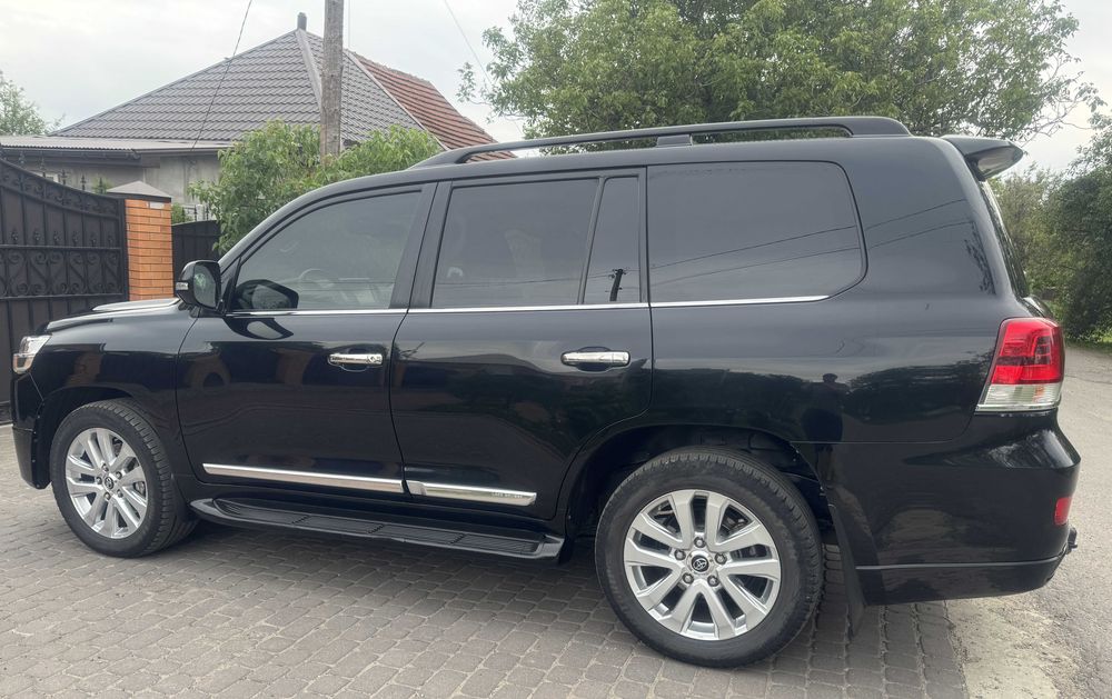Toyota Land Cruiser 200 дизель автомат