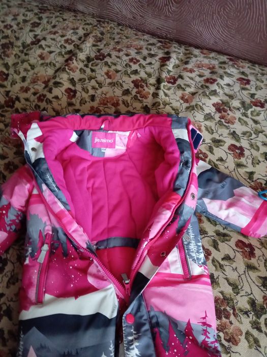 Продам зимний комбез на девочку.
