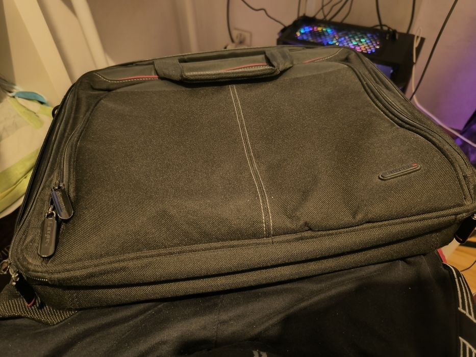 5 akcesorów gratis + Laptop Lenovo V130-15IKB