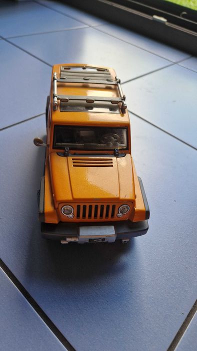 Model samochodu Jeep 1:18 cały z metalu kolekcjonerski