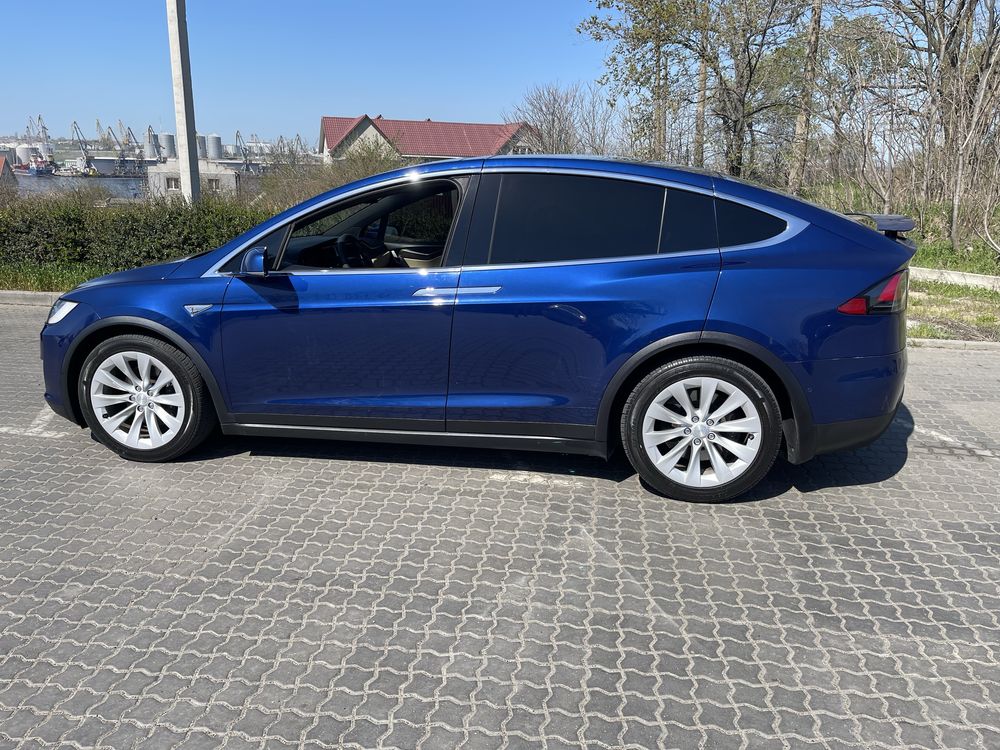 Продам авто TESLA MODEL X