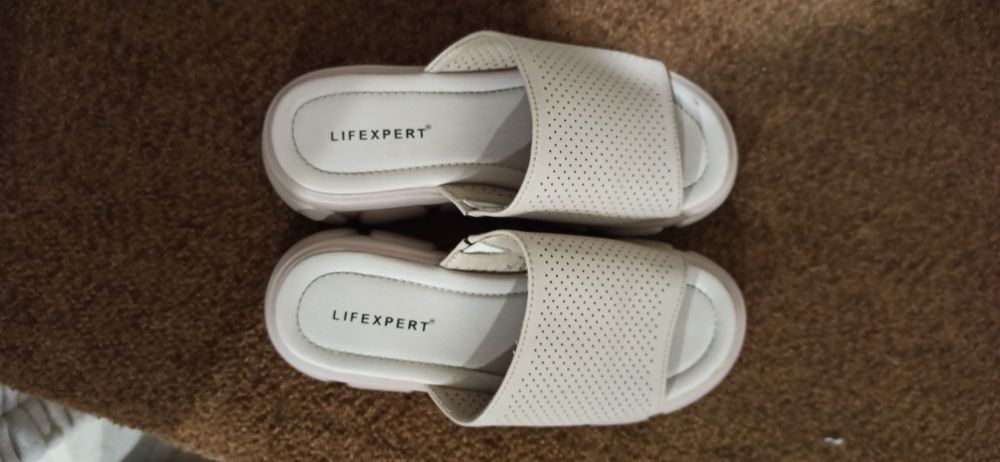 Шлепки кожаные на широкую ногу 37 размера