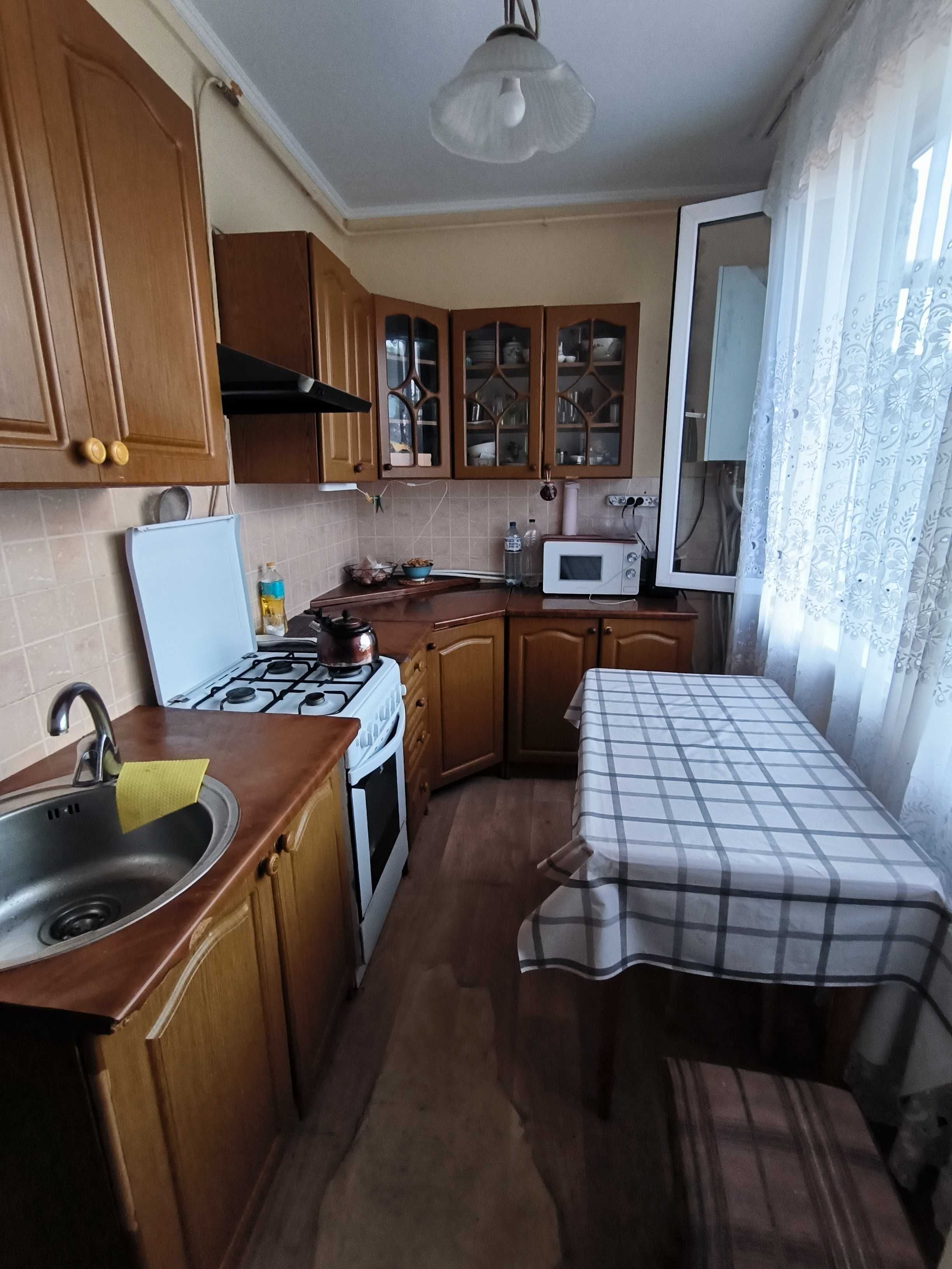 Здам 4-кімнатну квартиру в довгострокову оренду