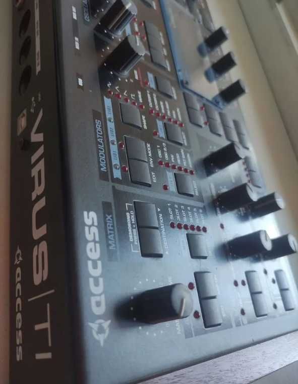 Cyfrowy syntezator Access Virus TI
