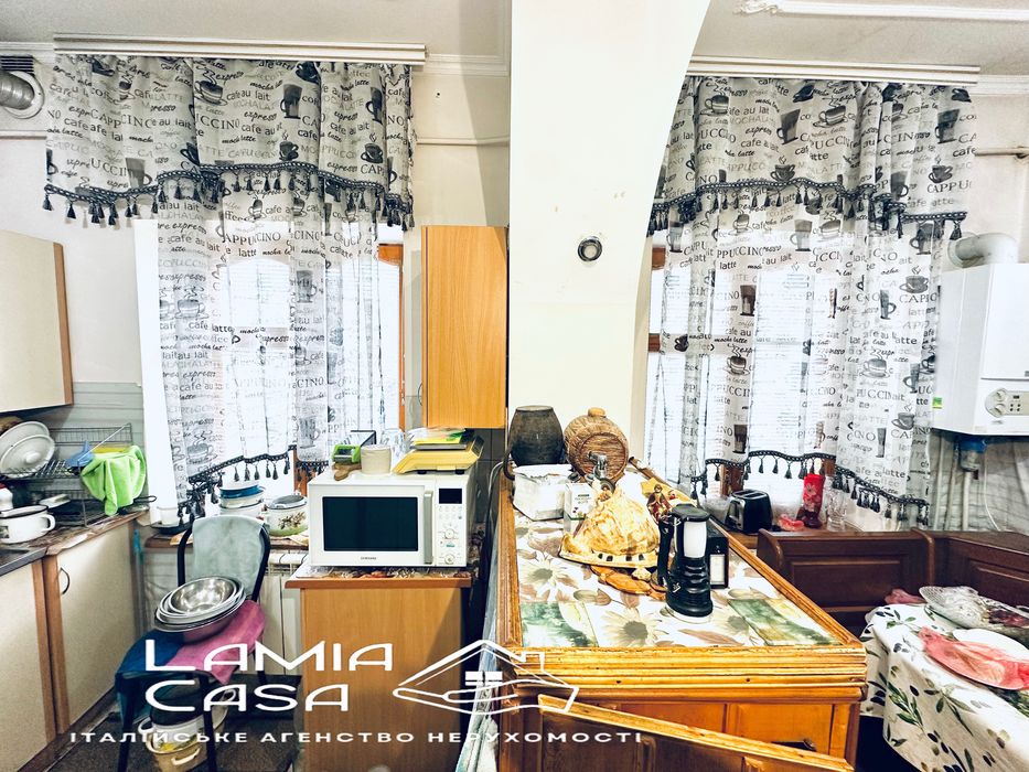 Продаж двох будинків в Годилові. 5 хв від Героів Майдану